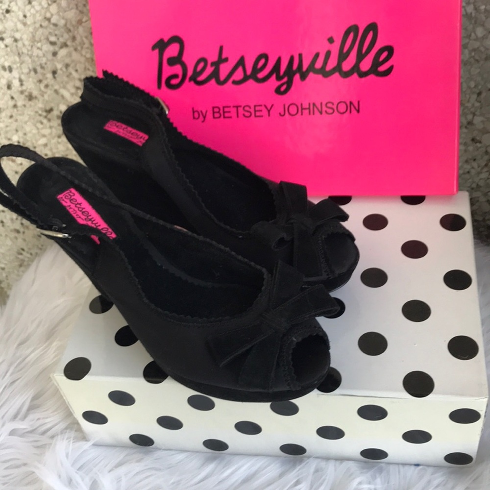 NWOT Betsey Johnson Bow Platform Wedge Sandals